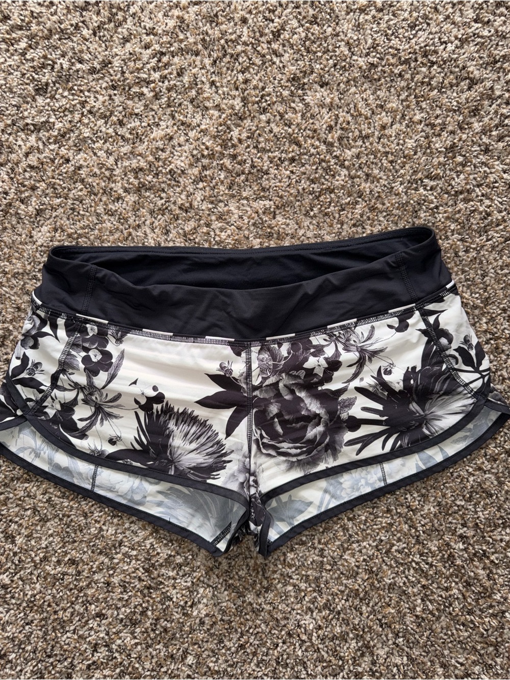 Lululemon Run: Speed Short *2-way Stretch
Brisk Bloom Black White / Black